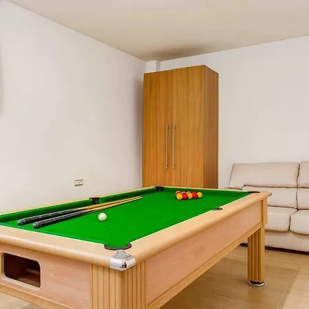 Sleeps 6 Pool Air Con Wifi Estepona