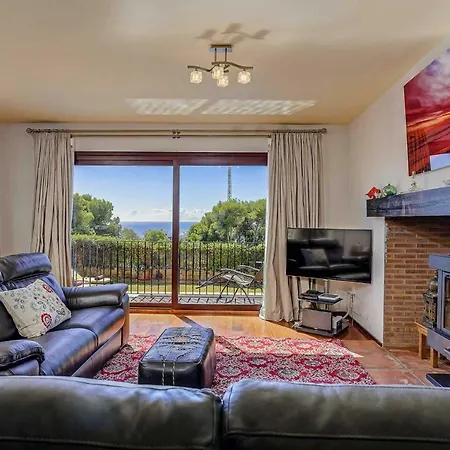 Sleeps 6 Pool Air Con Wifi Estepona