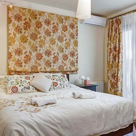 Sleeps 6 Pool Air Con Wifi Estepona